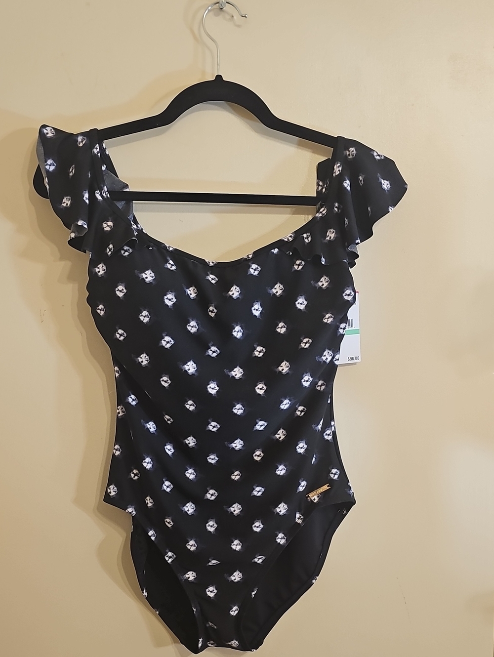 Vince Camuto Black Skull Print Ruffle One Piece Swimsuit NWT Size 8